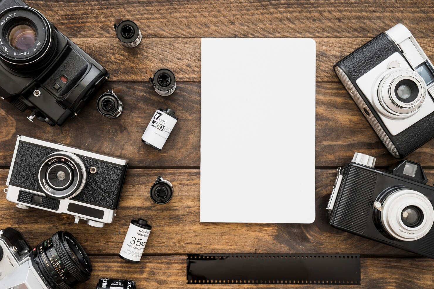 hoja papel cerca camaras pelicula 23 2147852418